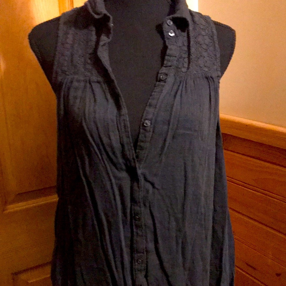 American Eagle Sleeveless Shirt